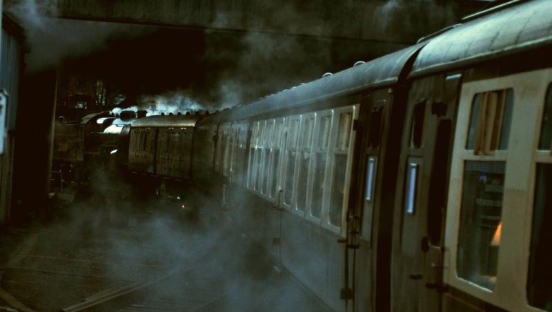 Imagini cu puternic impact emoțional. Cel puțin 65 de morți după ce un tren a luat foc în Pakistan: 