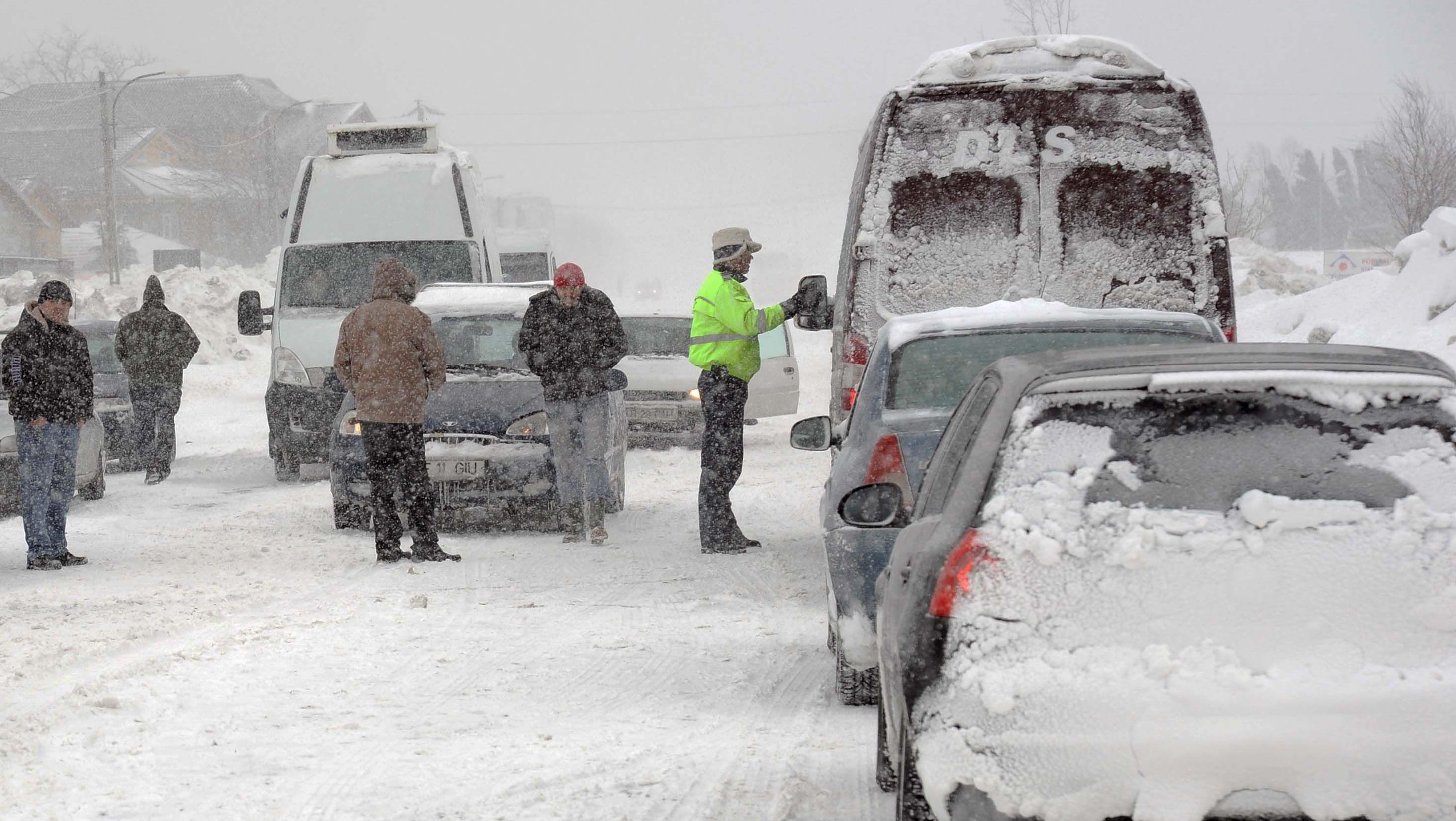 Primele ninsori în România. Ce amenzi riști dacă nu ai cauciucuri de iarnă