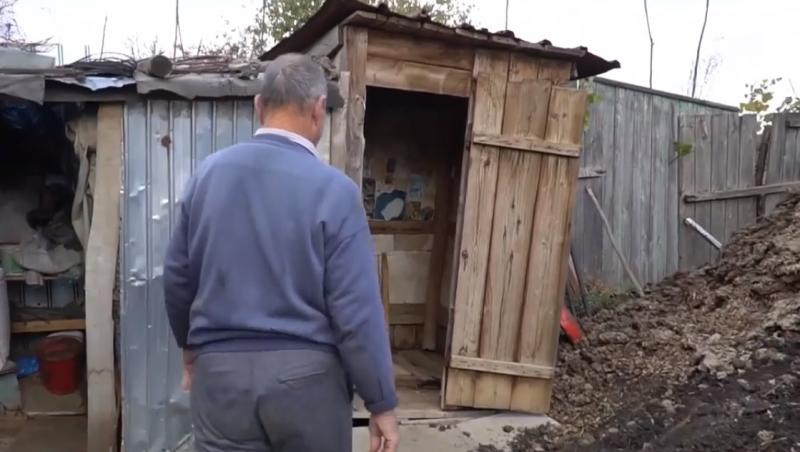 Refuză să renunțe la WC-ul din curte! Motivul șocant invocat de sute de oameni din Botoșani
