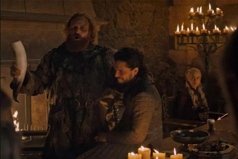 Emilia Clarke a dezvăluit cine a uitat recipientul pentru cafea care a apărut într-un episod din ultimul sezon „Game of Thrones”