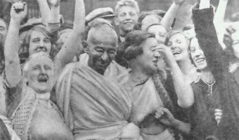 Gandhi - „trădător”, la 150 de ani de la naştere. Cenuşa păstrată într-un templu, furată
