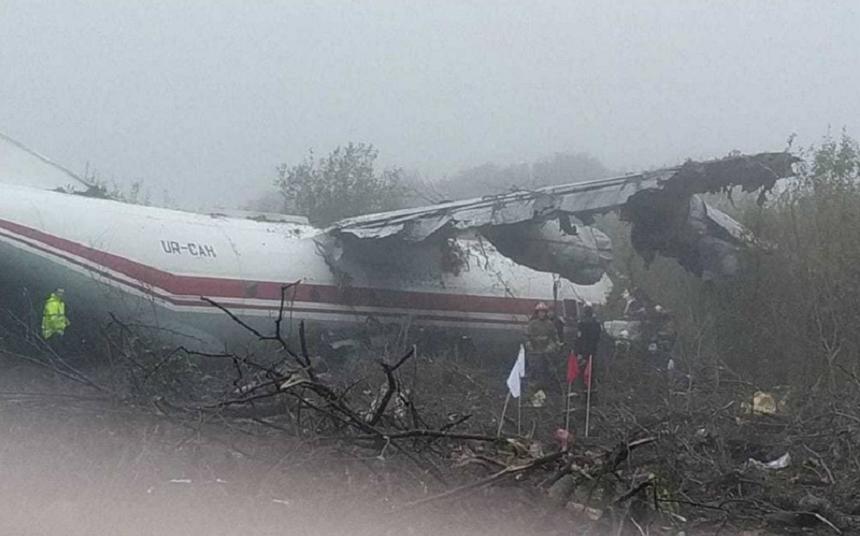 Cel puţin cinci morţi &icirc;n vestul Ucrainei, &icirc;n urma aterizării de urgenţă a unui avion cargo &icirc;n apropiere de aeroportul din Lvov