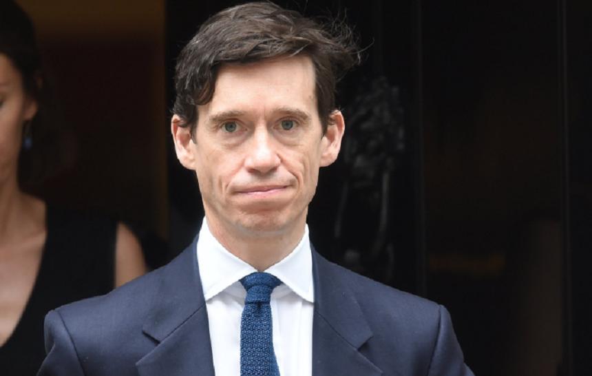Unul dintre rivalii lui Boris Johnson &icirc;n cursa la Downing Street, Rory Stewart, demisionează din Partidul Conservator şi anunţă că nu va mai candida la un nou mandat &icirc;n Parlament
