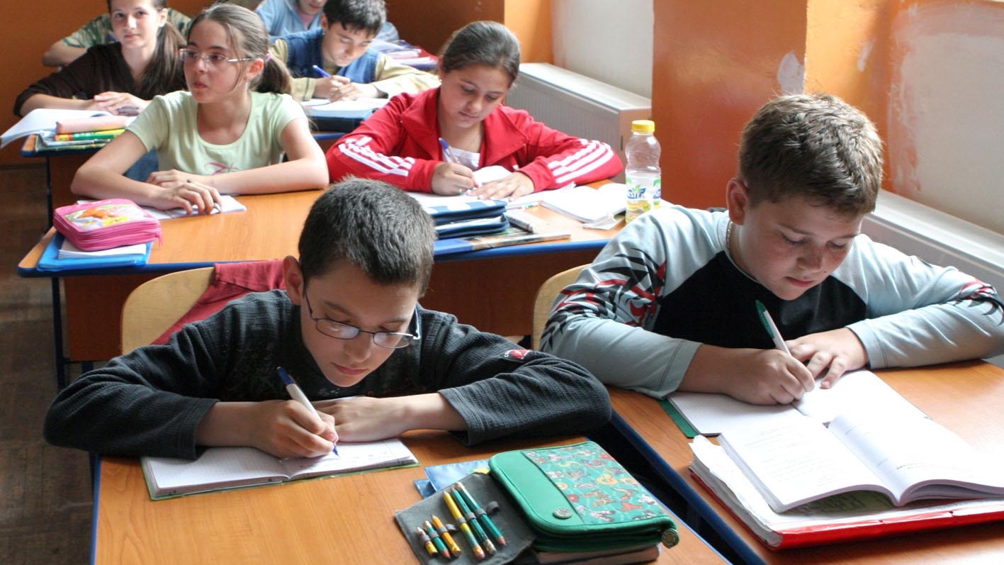 Mama unui elev de clasa a 7-a: &rdquo;Termină orele la ora 15. Cum poate să măn&acirc;nce la pr&acirc;nz? Copiii aceștia muncesc mai mult dec&acirc;t noi!&rdquo;