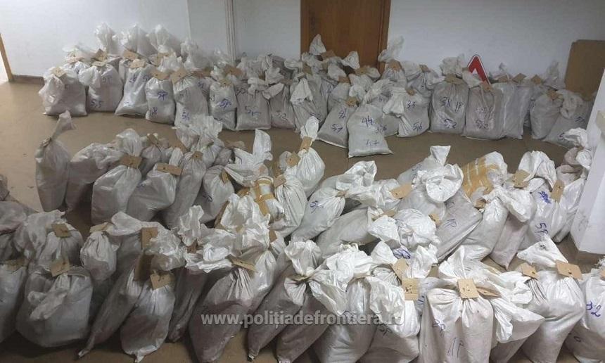 Un cetăţean s&acirc;rb a vrut să &icirc;ntre &icirc;n Rom&acirc;nia cu 750 de kilograme de cannabis, &icirc;n valoare de 9 milioane de euro