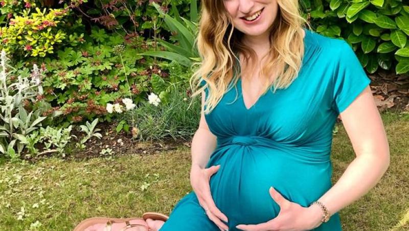 A primit șanse de 1% de a rămâne însărcinată însă a uimit știința! O femeie a reușit să dea naștere unui copil având doua vagine, două coluri uterine și două utere! Doctorii au rămas șocați