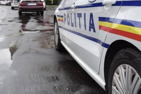 Bucureşti: Poliţia a tras focuri de avertisment pentru a opri o maşină al cărei şofer a trecut pe culoarea roşie a semaforului şi a provocat un accident