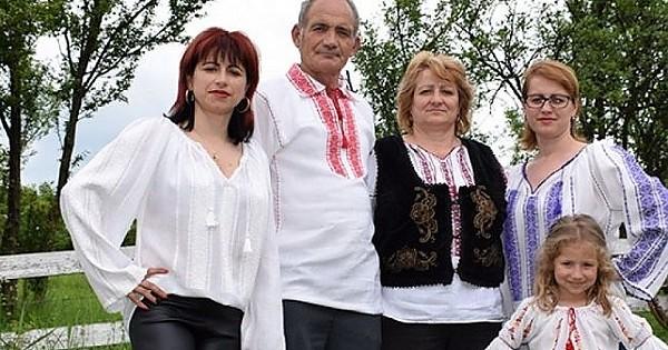 Ea este ultima familie din Rom&acirc;nia care mai produce costume populare din viermi de matase! O mare durere o &icirc;ncearcă pe familia Niculescu