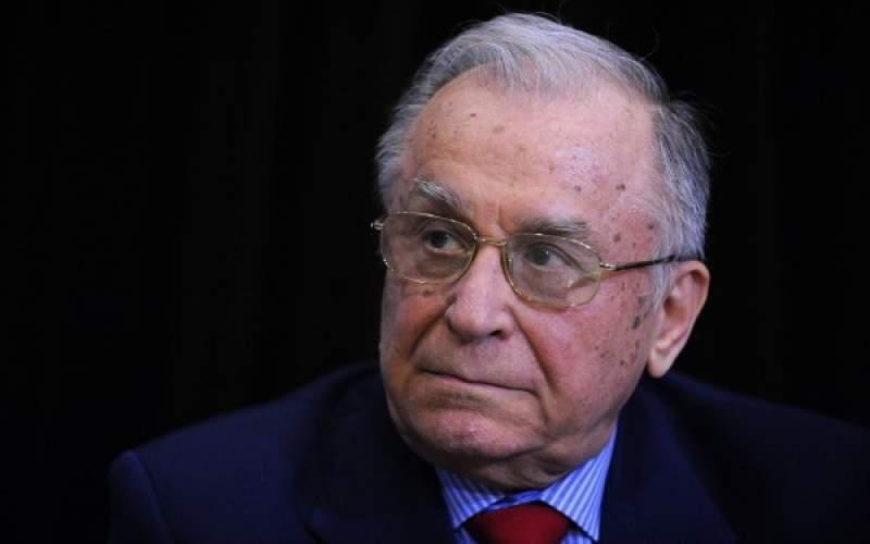 Ion Iliescu răm&acirc;ne internat &icirc;n spital! Ce se &icirc;nt&acirc;mplă &icirc;n aceste momente cu fostul președinte&nbsp;