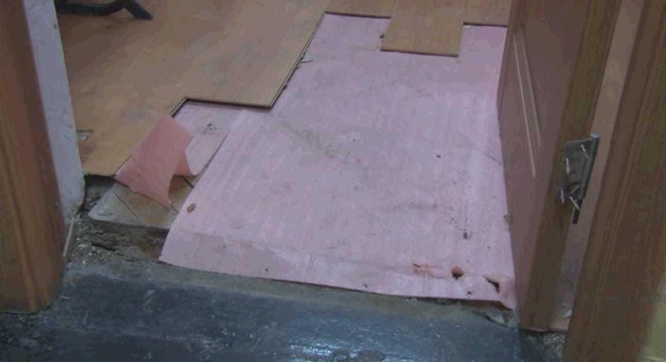 Mai multe clase ale Liceului de Arte din Focşani, inundate după ce s-au făcut probe la instalaţia de &icirc;ncălzire, iar caloriferele au cedat