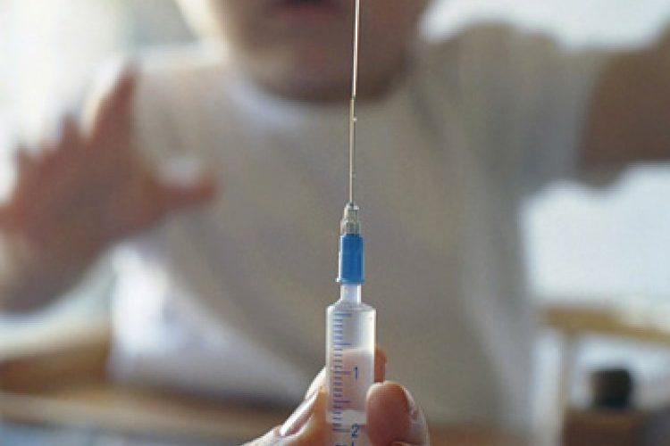 Un bebeluș de două luni a fost &icirc;n stare de șoc din cauza unui vaccin! A fost nevoie de intervenţia echipajului SMURD