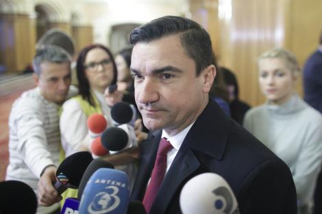Mihai Chirica se arată amuzat de rezoluţia PNL Iaşi şi îl acuză pe liderul filialei de "infantilism" şi "prostie politică"