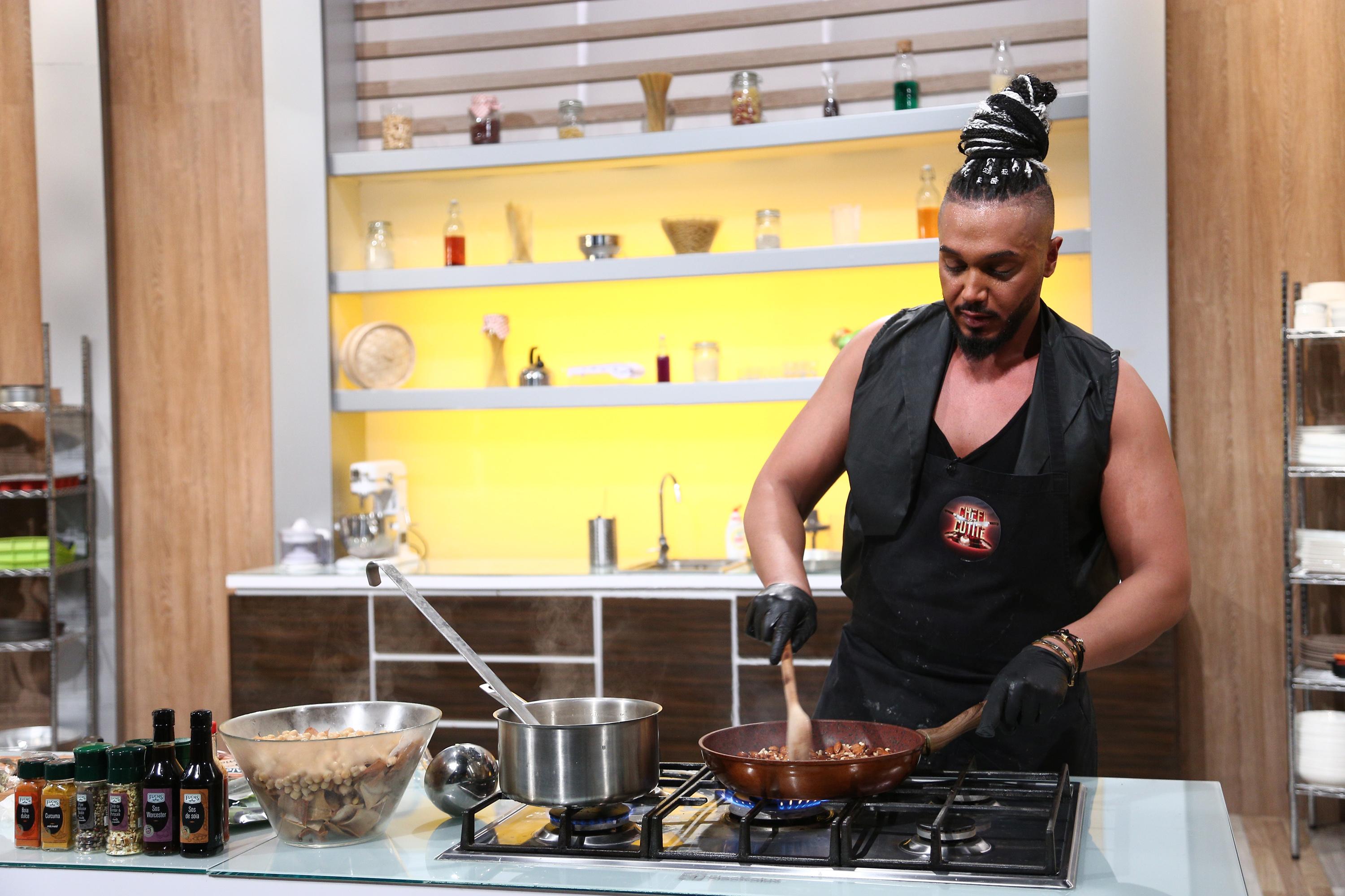 Suhaib Meshah, cel mai frumos arab din lume gătește la Chefi la Cuțite!