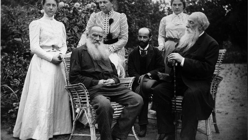 Băutura, femeile și petrecerile i-au luat mințile! Cum l-au transformat pe Tolstoi cele două săptămâni petrecute în Focșani: „M-am dus la Zamfira, cu succes”