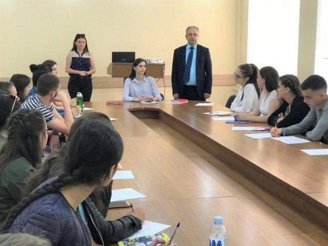 Profesorii puși la zid de către elevi: &bdquo;Respectul nu se obține prin lege&rdquo;