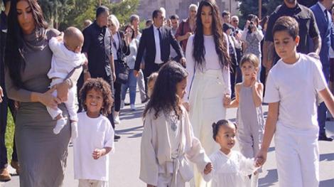 Kim Kardashian nu se oprește din extravaganțe! Unde și-a botezat starul de reality-show copiii