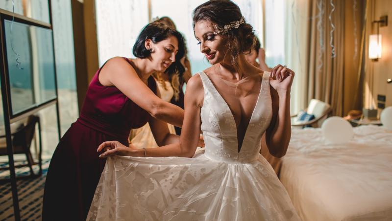 Olivia Pãunescu s-a măritat. Prezentatoarea Observatorului a avut parte de nunta visurilor: “Am trãit cea mai frumoasã zi din viaţa mea!”