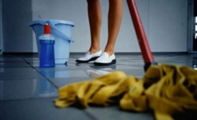 Se caută femeie de serviciu cu 30 de ani vechime &icirc;n muncă, pentru un liceu din Alba Iulia! Are de susținut o probă scrisă! Explicația directorului este de necrezut! &bdquo;&Icirc;n trecut&hellip;&rdquo;