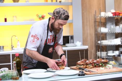 Vlad Vicol a venit să-şi prezinte conceptul culinar "Bun Burger" la Chefi la cuţite!