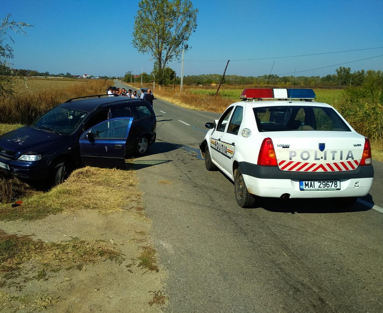 Olt: Poliţiştii au oprit, după o urmărire, o maşină condusă de un băiat de 16 ani care nu avea permis şi care consumase băuturi alcoolice