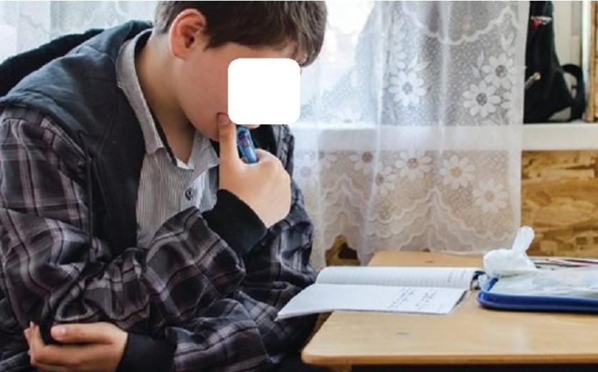 Prea bolnav pentru școlile normale, prea inteligent pentru cele speciale! Drama unui copil din Satu Mare, căruia i se refuză dreptul la educație