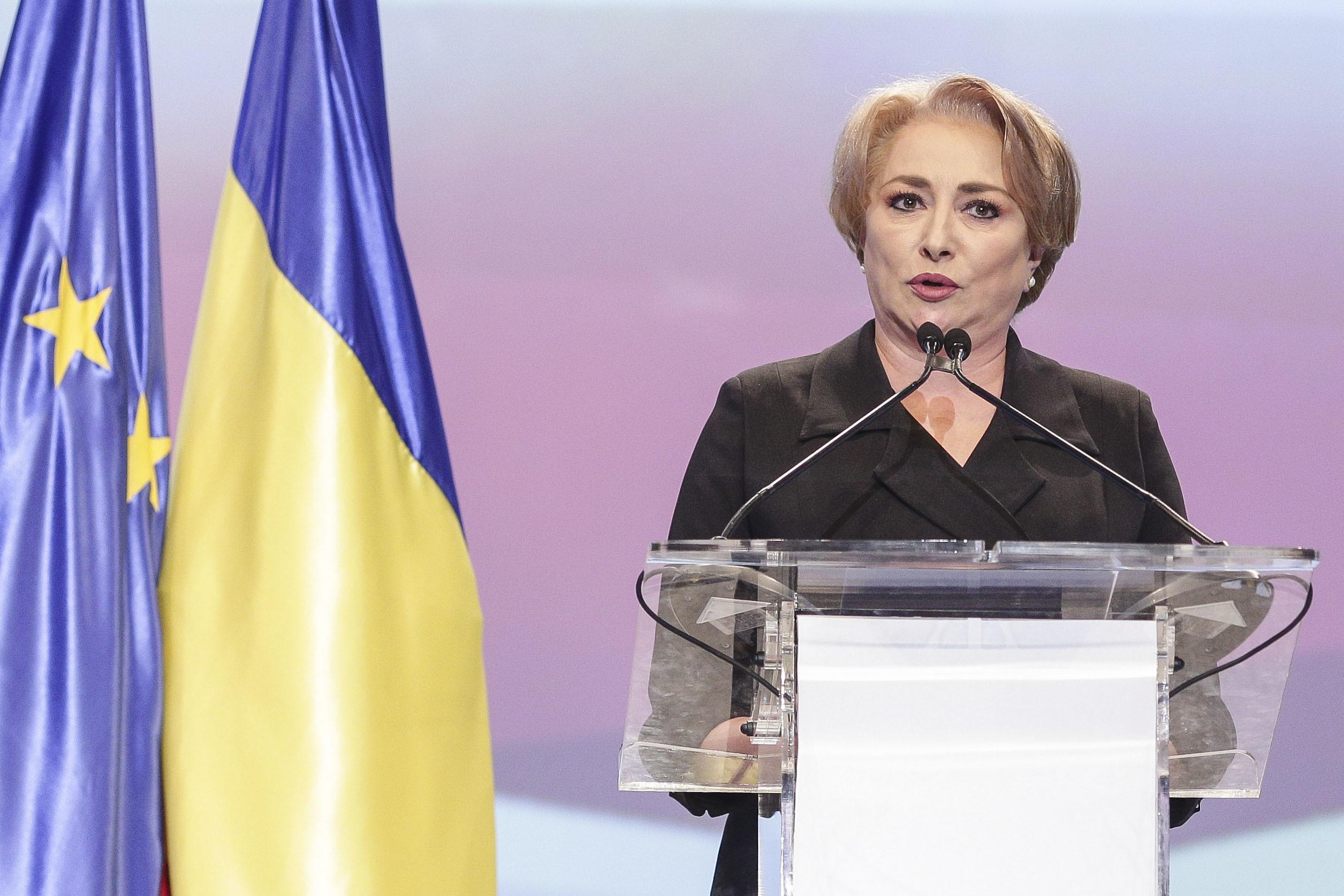 Dăncilă, &icirc;ntrebată de ce nu se descurcă &icirc;n limba engleză: Suntem &icirc;n Rom&acirc;nia, haideţi să fim m&acirc;ndri că suntem rom&acirc;ni