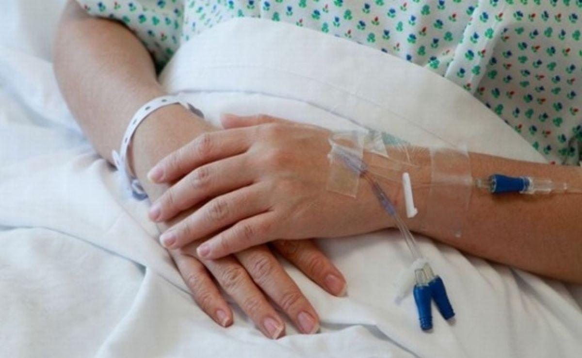 Angajată a unui lanț de magazine, forțată să muncească deși suferise un accident de muncă. T&acirc;năra a fost amenințată că nu-și va primi banii dacă va lipsi