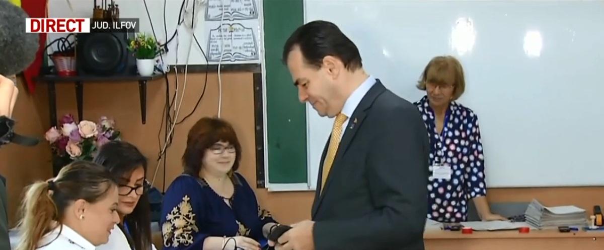 Alegeri Prezidențiale 2019. Premierul Ludovic Orban a votat. &bdquo;Rom&acirc;nii să meargă la vot! Este un drept c&acirc;știgat prin sacirificii&rdquo; - Video