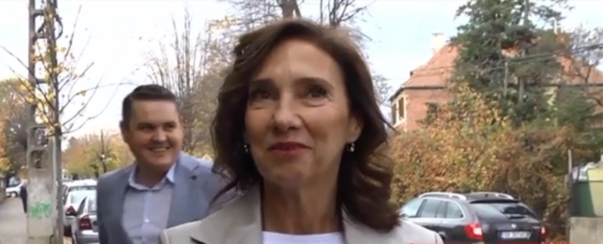 Alegeri Prezidențiale 2019. Carmen Iohannis a făcut o gafă la secția de votare! Ce a spus soția actualului președinte al Rom&acirc;niei - Video