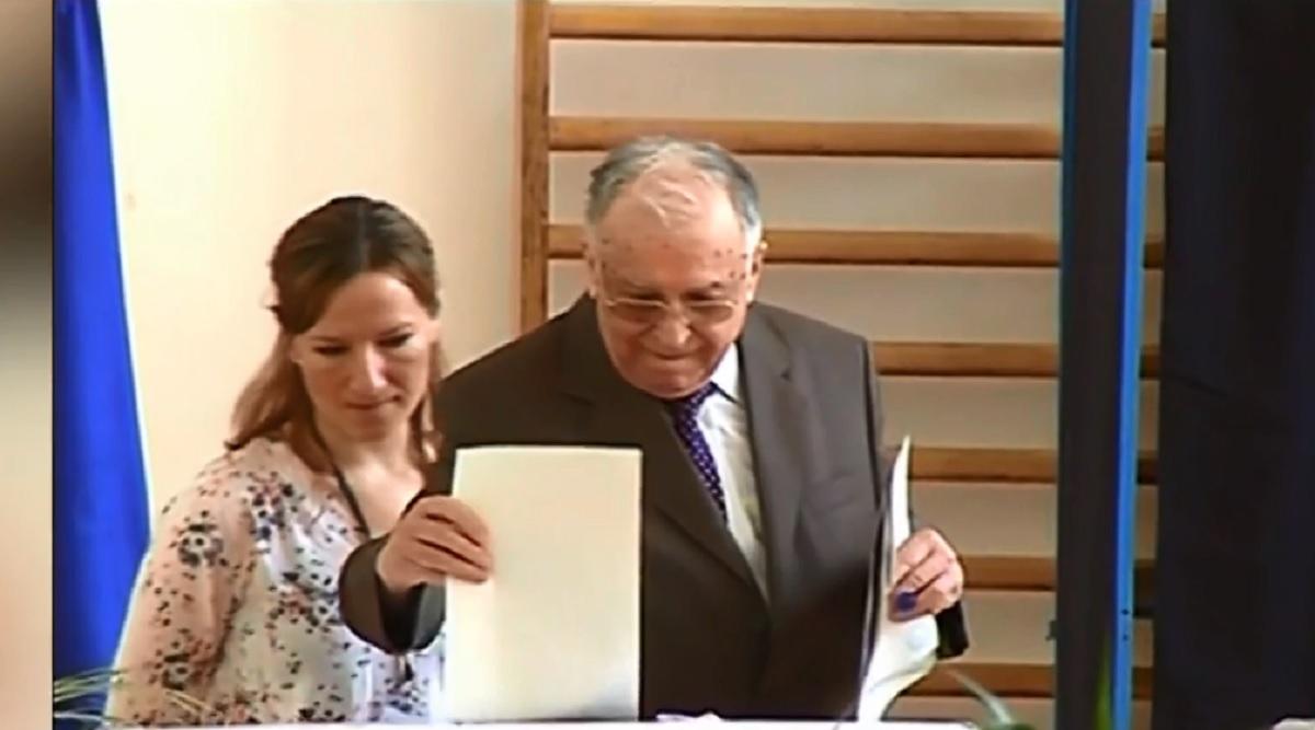 Alegeri Prezidențiale 2019. Scandal la locuința lui Ion Iliescu, unde fostul președinte a primit urna mobilă! Ce s-a &icirc;nt&acirc;mplat