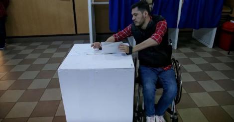 Alegeri prezidențiale 2019. El a putut! George Baltă, rugbistul paralizat de 13 ani, la vot la prima oră!!!