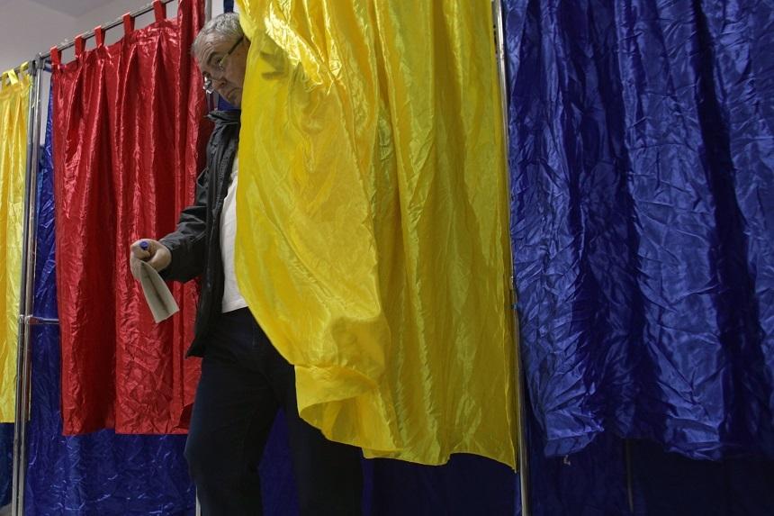 Alegeri prezidenţiale 2019 - Dolj: Preşedintele şi locţiitorul unei secţii de votare, cercetaţi pentru că au permis mai multor persoane să intre &icirc;n cabina de vot