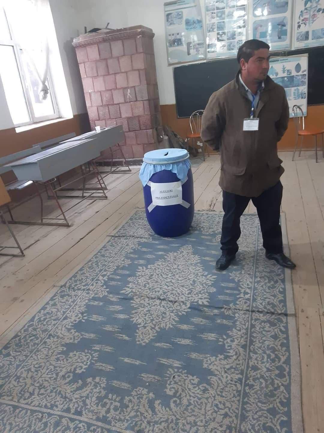 Un vot mic, un butoi mare! &Icirc;n 2019, butoiul de varză e pe post de urnă! Să privim puțin și sala de clasă!