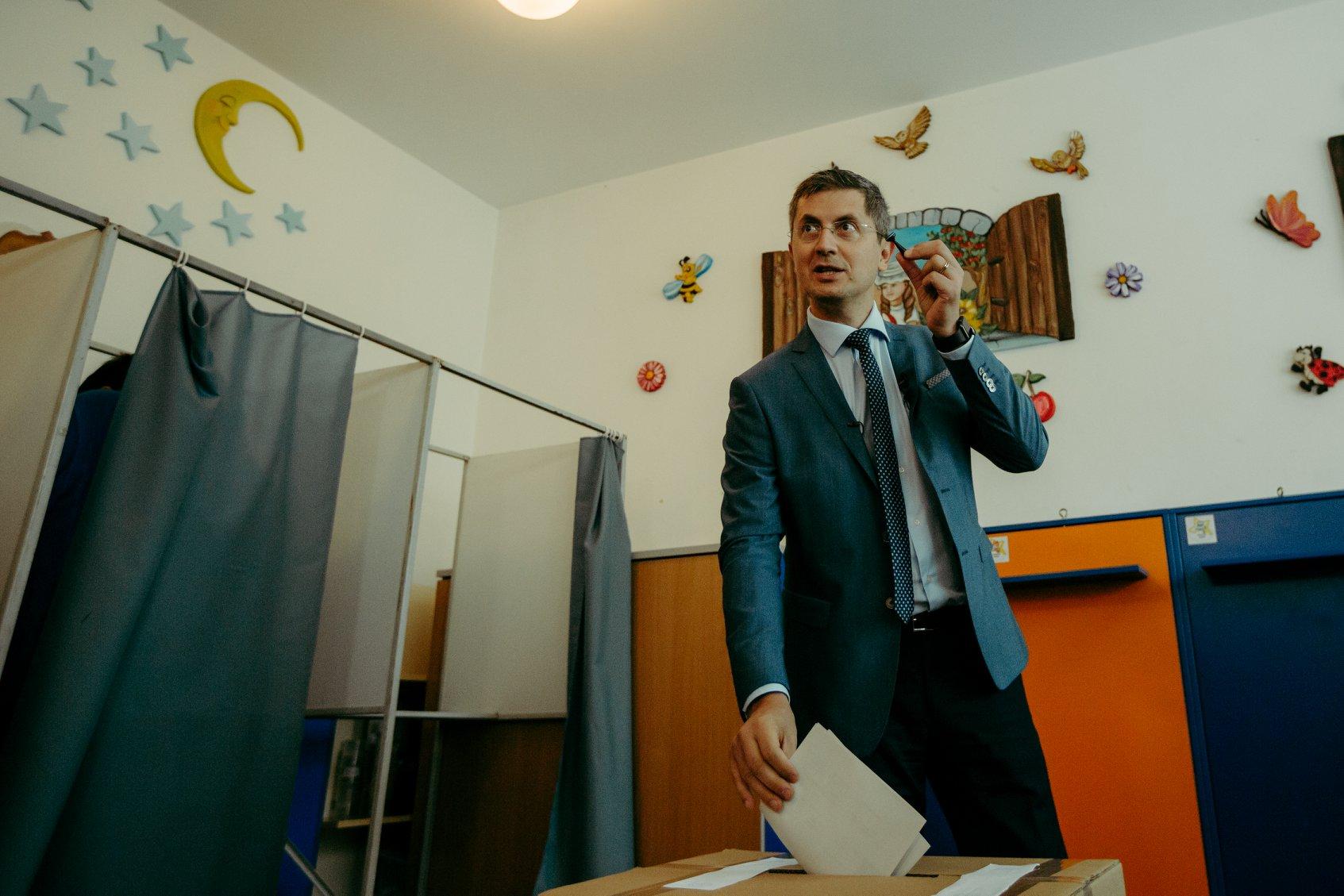 Alegeri prezidențiale 2019 - Dan Barna, criticat dur de simpatizanţii USR-PLUS după eşecul din primul tur: &bdquo;Ne-ați plictisit cu...&rdquo;