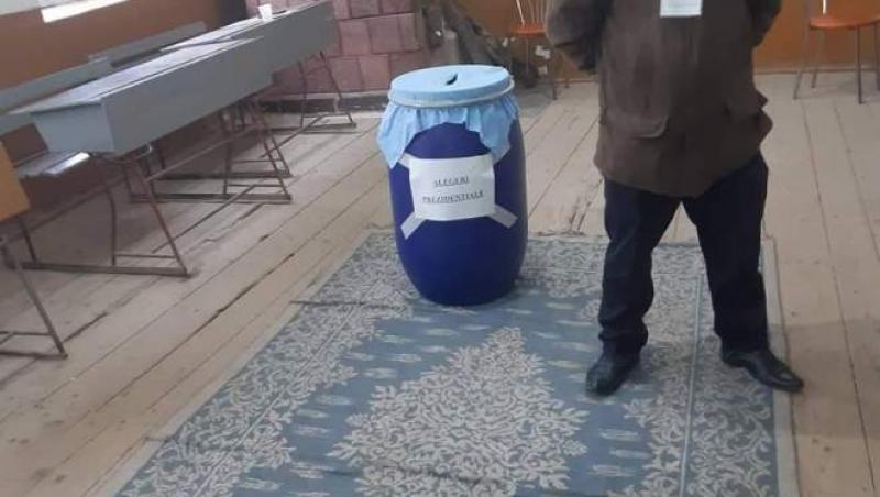Butoiul pe post de urnă, în Vâlcea, la alegerile prezidențiale 2019!