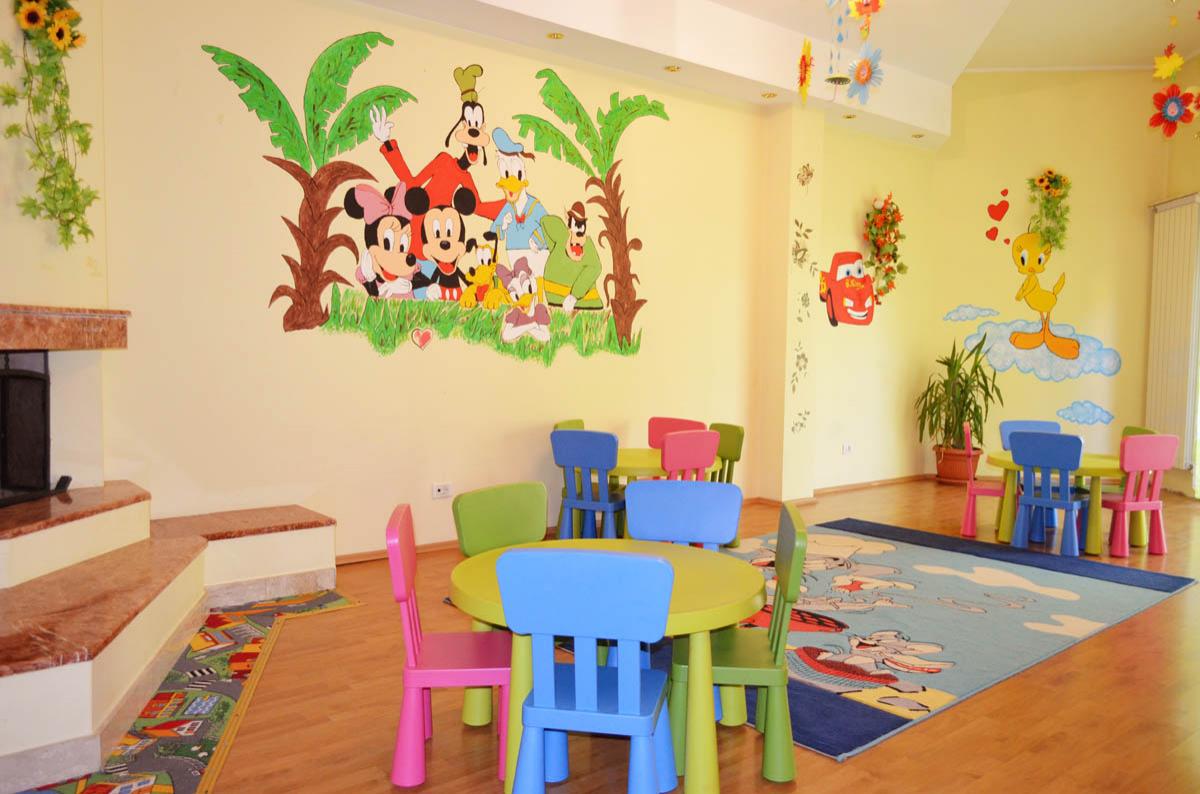 Atac &icirc;ntr-o grădiniță! Trei educatori și 51 de copii au fost internați de urgență &icirc;n spital! Ce au pățit micuții