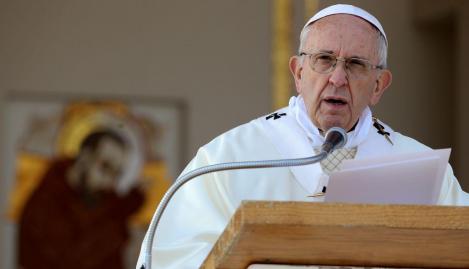 Papa Francisc, acuzat că se închină la idoli! Cum a fost surprins