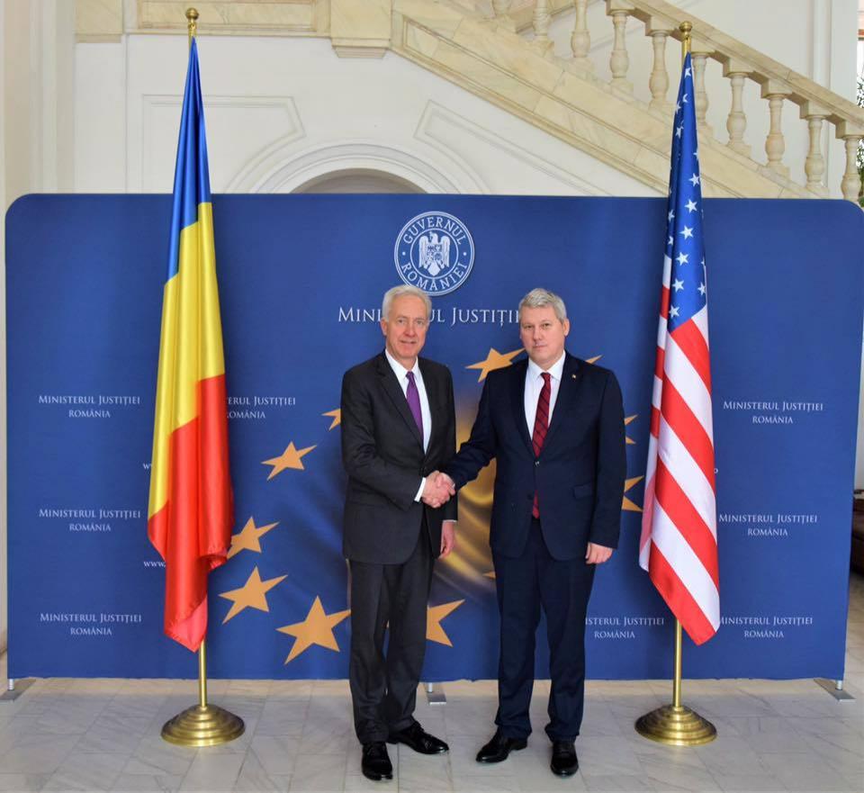 &Icirc;nt&acirc;lnire &icirc;ntre Cătălin Predoiu şi Hans Klemm, la Ministerul Justiţiei - Refacerea legilor justiţiei şi finalizarea codurilor penale sunt obiective esenţiale &icirc;n perioada care urmează