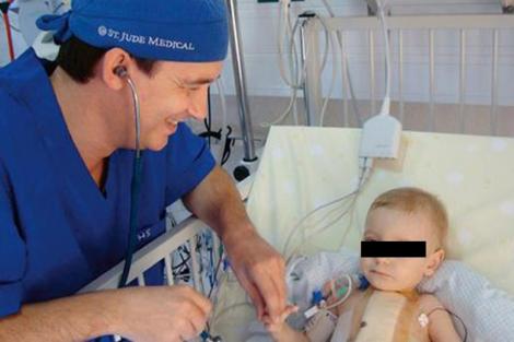 Medic german, impresionat de un spital din România! Mai mulți doctori români au operat pe cord deschis o fetiță de doar doi ani: "I-au salvat viața"