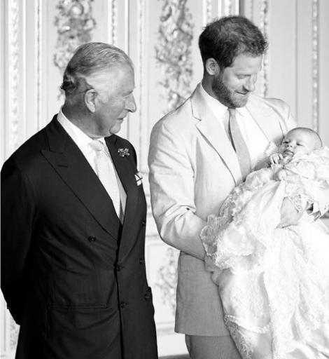Ducele şi ducesa de Sussex au publicat o nouă fotografie cu fiul lor Archie de ziua prinţului de Wales