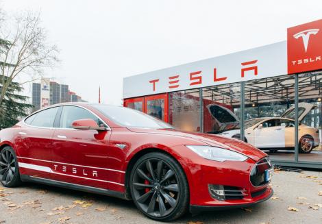 Automobilele Model 3 şi S al Tesla au redobândit recomandarea revistei Consumer Reports ca vehicule sigure