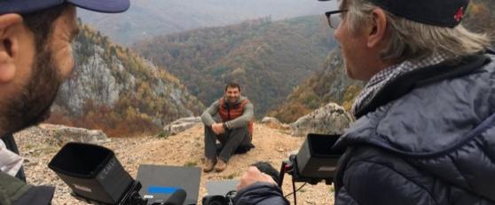 Au fost sechestrați &icirc;n pădure de către tăietorii de lemne din Rom&acirc;nia. Experiența de neuitat a unei echipe de jurnaliști. &bdquo;Am scăpat cu bine toți și vom scoate adevărul la lumina&rdquo;