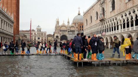 Veneția, calvar fără sfârșit! Nivelul mării a urcat iar și a inundat 70 la sută din centrul oraşului