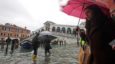 Veneţia: O nouă maree a lovit oraşul, pentru care este cea mai grea săptămână din ultimii 150 de ani