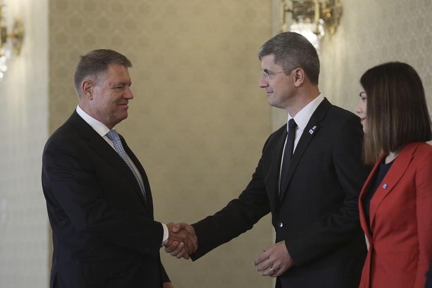 Dan Barna: Particip la vot şi votez actualul preşedinte. &Icirc;i &icirc;ndemn pe simpatizanţi şi susţinători să facă la fel. Toate ştirile despre boicot sunt &icirc;ncă o minciună ordinară din şirul de ştiri false marca PSD