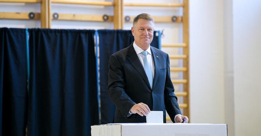 Controversă &icirc;n presă legat de dezbaterea organizată de echipa lui Iohannis: Rolul jurnaliştilor este de a pune &icirc;ntrebări, de a insista să obţină răspunsuri, nu de a umple lojele