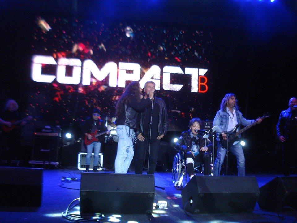 Leo Iorga a urcat pe scenă &icirc;n scaun cu rotile. La ultima apariție, fanii l-au ovaționat: "C&acirc;t timp Dumnezeu mă va ţine pe păm&acirc;nt, vreau să c&acirc;nt"