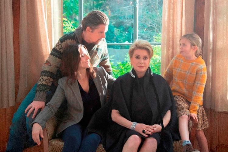 Actriţa Catherine Deneuve se simte bine, dar &icirc;ncă se recuperează &icirc;n spital