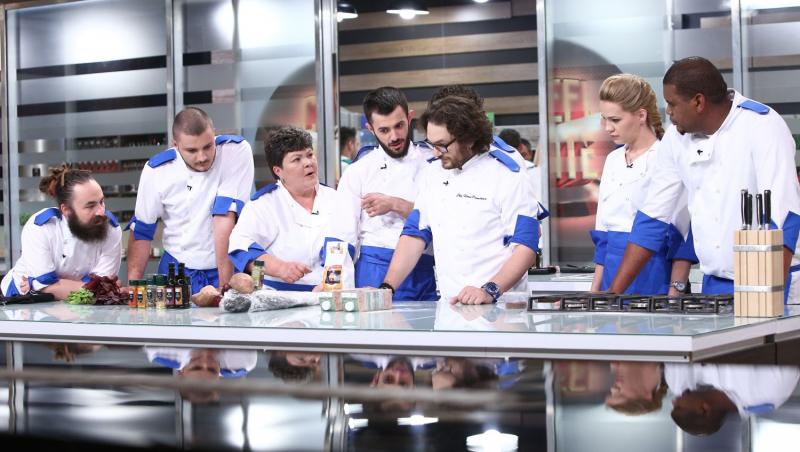 Aseară, pe Antena 1, când show-ul culinar a fost lider detașat de piață, chef Dumitrescu a pierdut primul bucătar din echipa sa, în sezonul 7