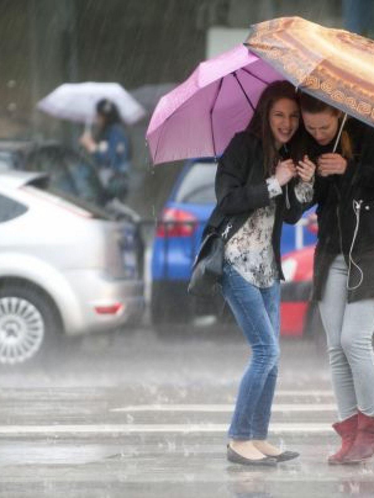 Ploi abundente și temperaturi mai mici cu peste zece grade, &icirc;n următoarele ore! Care sunt zonele &icirc;n care vremea se răcește drastic&nbsp;